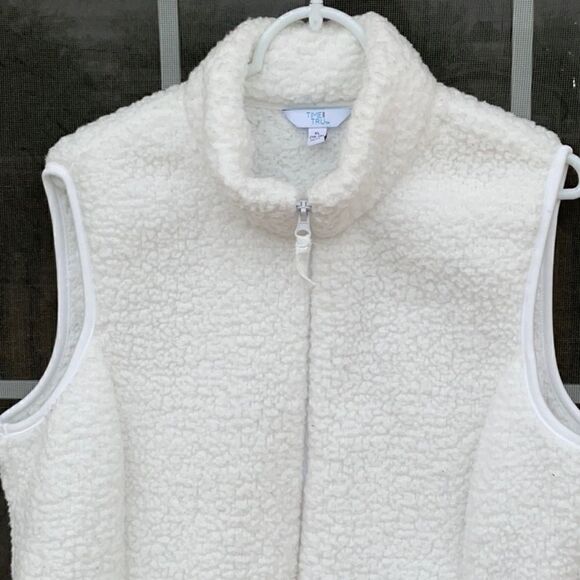 Take 50% OFF- Time and Tru Plus Plush Vest, Size-XL - Picture 3 of 8